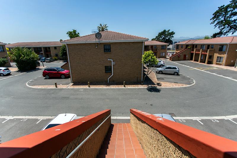 2 Bedroom Property for Sale in Oakglen Western Cape